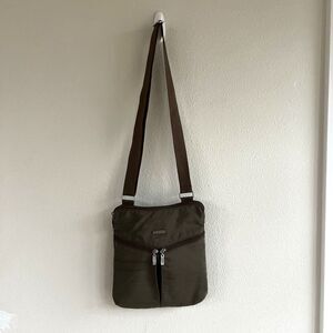 Baggallini Horizon Adjustable Crossbody Bag Travel Purse Brown W/ Blue Interior